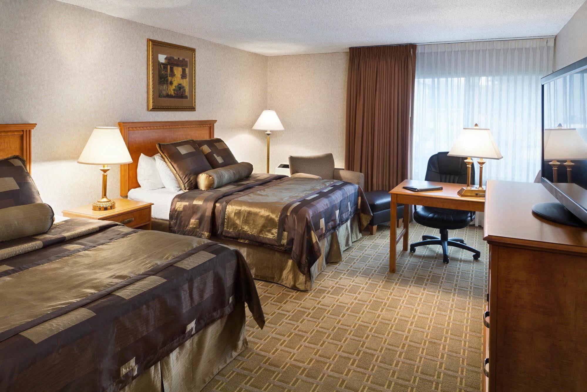 Bismarck Hotel And Conference Center Room photo